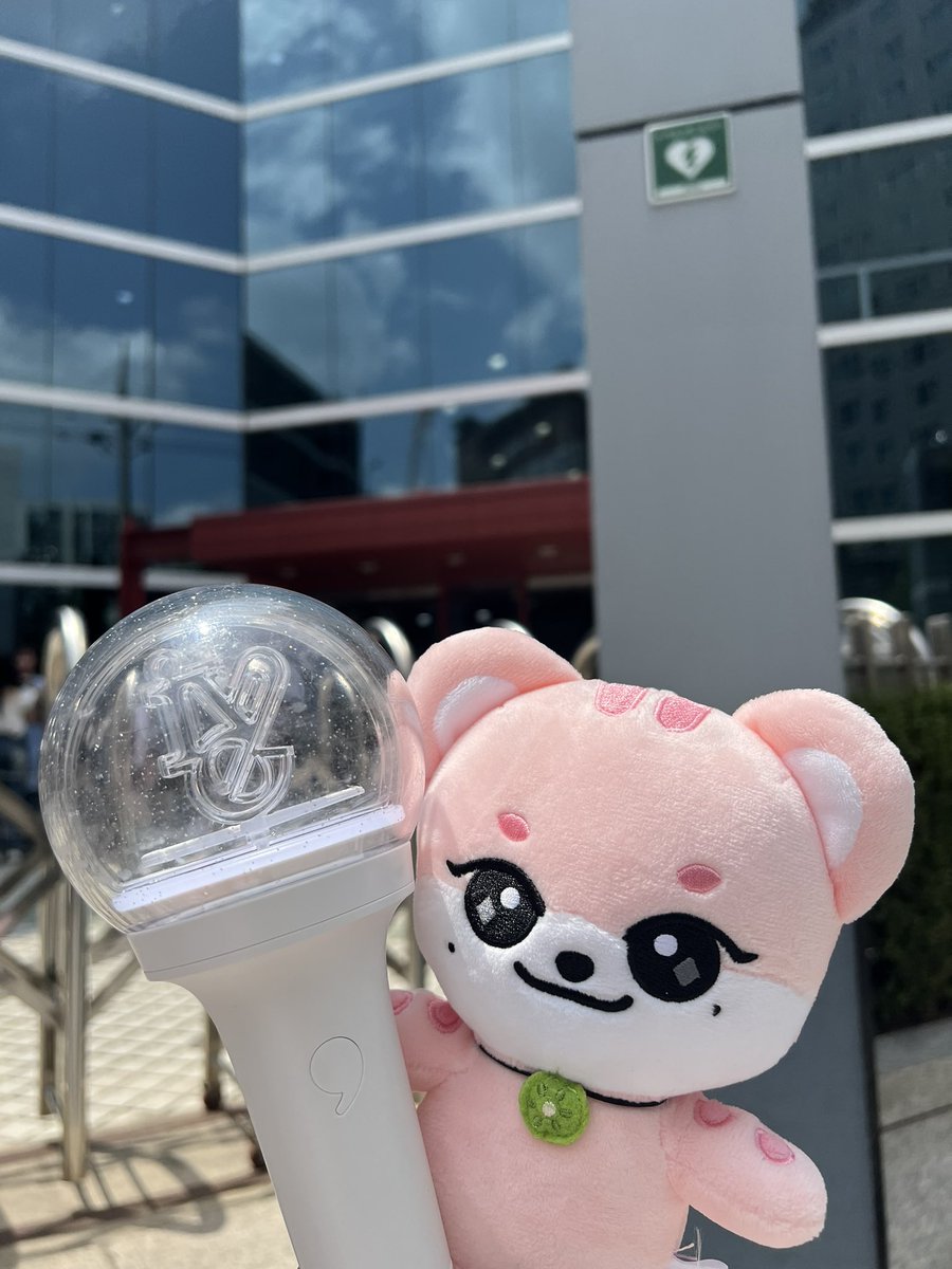 ★: woop woop! daibeuu, guess who’s back to light up the inkigayo stage ⁉️ that’s right, your cutie emcee leeseo is here to make your sundays sparkle like a disco ball! 🪩