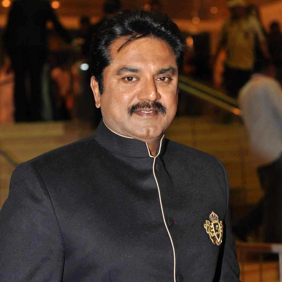 TTVDhinakaran's tweet photo. திரைப்பட நடிகரும், பாரதிய ஜனதா கட்சியின் நட்சத்திர பேச்சாளருமான, அருமை நண்பர் திரு.சரத்குமார் அவர்களுக்கு என் இனிய பிறந்தநாள் நல்வாழ்த்துக்களை தெரிவித்துக் கொள்கிறேன். 

திரு.சரத்குமார் அவர்கள் பூரண உடல்நலத்துடனும் நீண்ட ஆயுளோடும் தொடர்ந்து மக்கள் பணியாற்றிட எல்லாம்வல்ல இறைவனை பிரார்த்திக்கிறேன்.  @realsarathkumar
