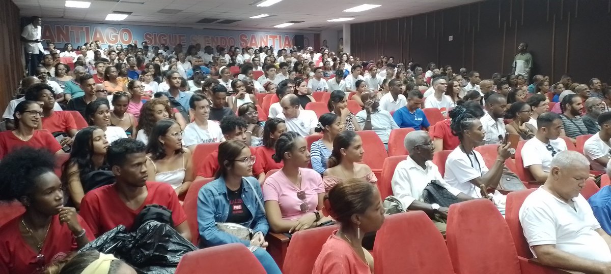 En #SantiagoDeCuba hay muchos Frank que abrazan la certeza de que estos son tiempos de hacer por #Cuba y por nuestra organización juvenil. Así lo ratificaron secretarios generales de esta provincia en un intenso intercambio de ideas con el Buró Nacional de nuestra <a href="/UJCdeCuba/">UJC de Cuba</a>.