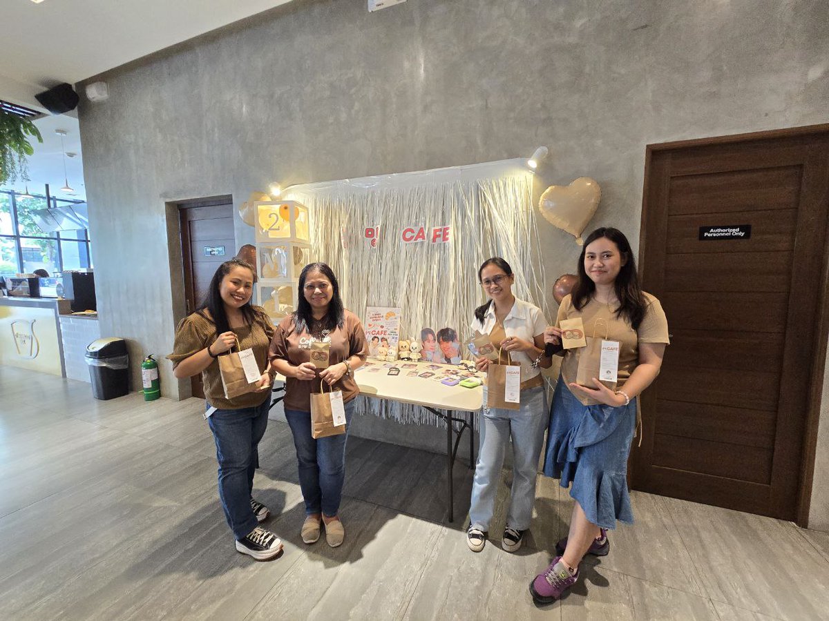 hwang_denny's tweet photo. Another fun day with bestaysss hahaha thank you so much po @seungming_cafe for this cse ❤

With my bestaysss 🤎🤍 @bears_jer
@ohmygheeeee @eomiandreared18

#승밍cafe #승밍cse https://t.co/OxwsVEoay4