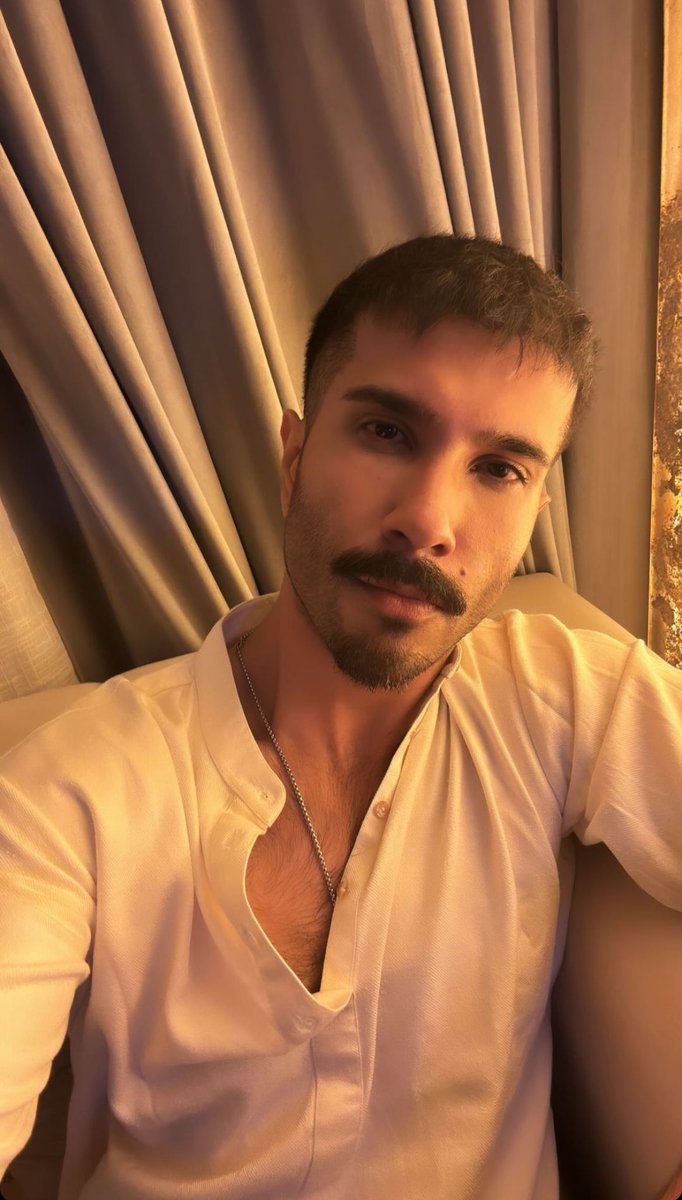 Feroze_Paradise's tweet photo. Mujhe to ye look acha lag raha hai, something very different 😉❤️

(He’s giving on-duty officer vibes)
#FerozeKhan https://t.co/oosN68g9vV