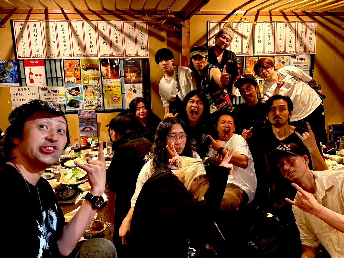 GeininMetal's tweet photo. ANELAS11周年ライブ
ありがとうございました!
最高の楽器も借りれてぶちかましました!
札幌また来たいと思います!
#ANELAS
#芸人メタル
#HEAVYMETALTHUNDER!!!
#HMT
#DEATHWORM
#BLASTJAIL
#STILL101
#怪談師ゆーすけ https://t.co/Ph5enQt7Gc