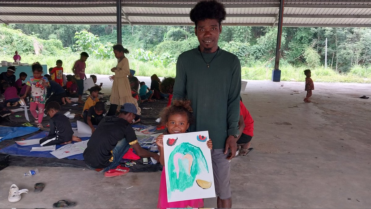 ShaqKoyok's tweet photo. Art workshop with indigenous Batek kids at Kuala Koh, Kelantan. These kids are so talented and so creative! 😃
#kelantan #art #artworkshop #OrangAsli #workshop #artforcommunity #indigenousartist
#kualakoh #kelantan #batek #indigenious #IndigenousPeoples https://t.co/E1VGADxgQS