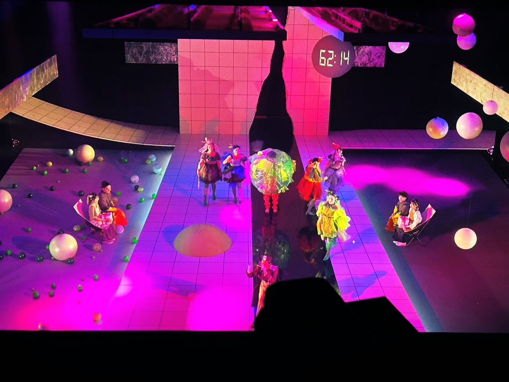 lena__rb's tweet photo. 『メディアー上演時間88分ー』
全ての公演を終えました！

現代人1という元のお話にはない新しい役名を頂きました。

演出の関さんが描く世界観や、一緒に演じてくれたキャストの皆のお芝居に対する熱意、温かい人柄に沢山触れて、本当に貴重な時間を過ごす事ができました！
#メディア88分 https://t.co/RKnYkgkTty