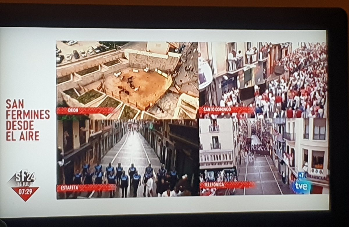 ariblus's tweet photo. @rtve como no podía ser de otra manera, los legendarios Miura cierran el telón de estos sanfermines. Octavo y último encierro en la madrugada porteña, al otro lado del océano 🏃‍♂️🐂 #Encierro8RTVE #SanFermin #Sanfermines #SanFermin2024 #SF24 https://t.co/s7I4c5JKrD