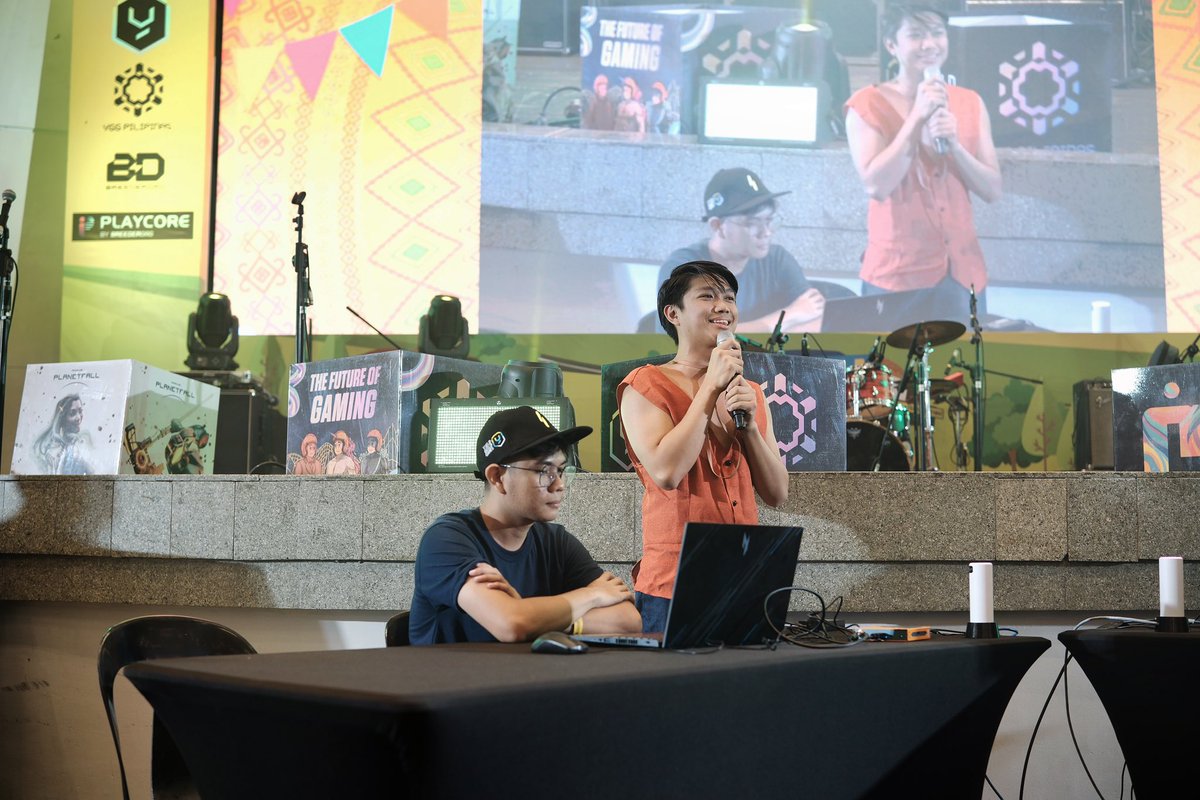 MFWCaravan's tweet image. INTERN UPDATE  @Disiboii and @NFTmunchiess are demonstrating how to start with @ParallelTCG, followed by an epic showmatch among our @OneTurnTILT and #YGGRoadtripManila attendees! 🔥🎮 //