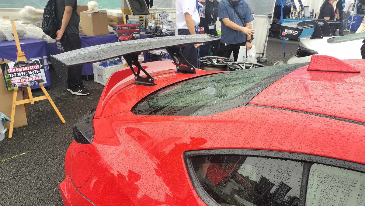 86BRZ STYLE展示中の GR86には 試作GT WING FUJI miniが装着されてます