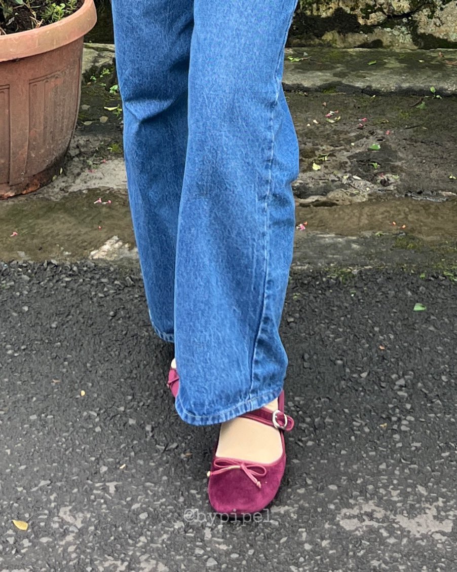 bypipel's tweet photo. Flatshoes gemes ternyaman🩰✨
Cocok banget buat yg suka jalan jalan soalnya enteng banget, fit di kaki dan gabikin lecet kaki👍🏻. Materialnya suede leather trus ada detail pitanya jadi makin gemes🎀🤍
🔗 https://t.co/o8riqlu67p

Aku pake warna maroon🌸👍🏻 https://t.co/J6yzX67BzJ
