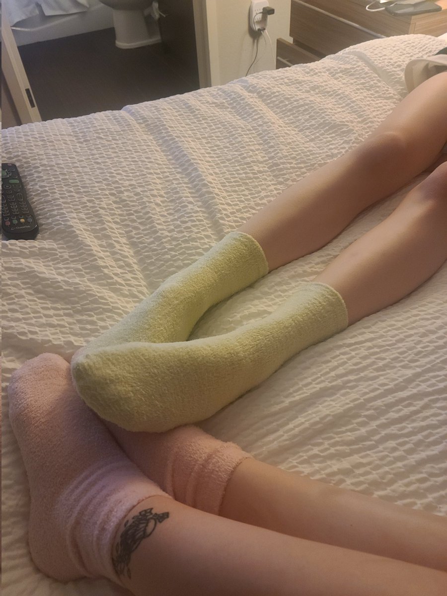 charom_kissesxo's tweet photo. Daddy got baby and I matching socks! 💗💚 Cosmo and Wanda vibes 💚💗 https://t.co/T8bjb0e6xb