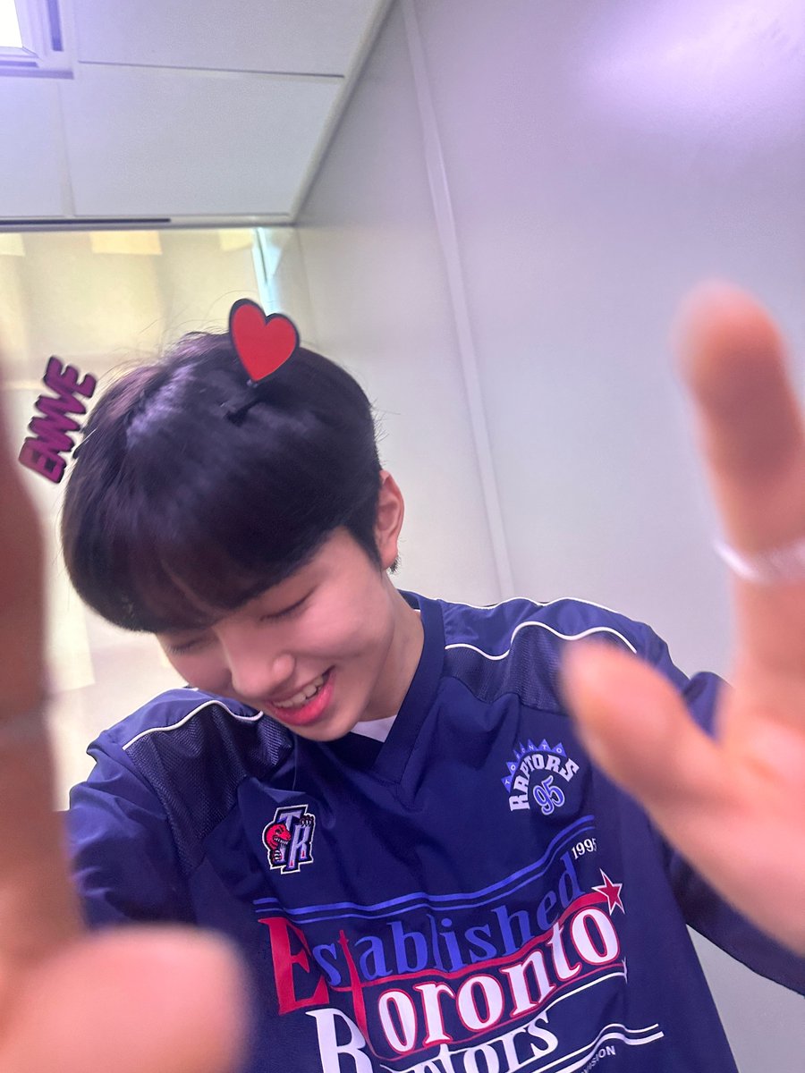 EVNNE_official's tweet photo. 지후 생일축하해🎉

#EVNNE #이븐
#박한빈 #PARKHANBIN https://t.co/G7JD7eALMF