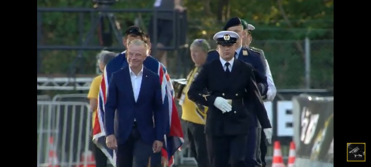 KerryLy4's tweet photo. Remember when they came for #Meghan for leading the #Invictus athletes to the medal ceremony at the #invictus games? What the #ToxicBritishPress #ToxicBritishMedia didn't show was other presenters/dignitaries led athletes to all medal presentations. 
#Invic https://t.co/YBcieE9AXs