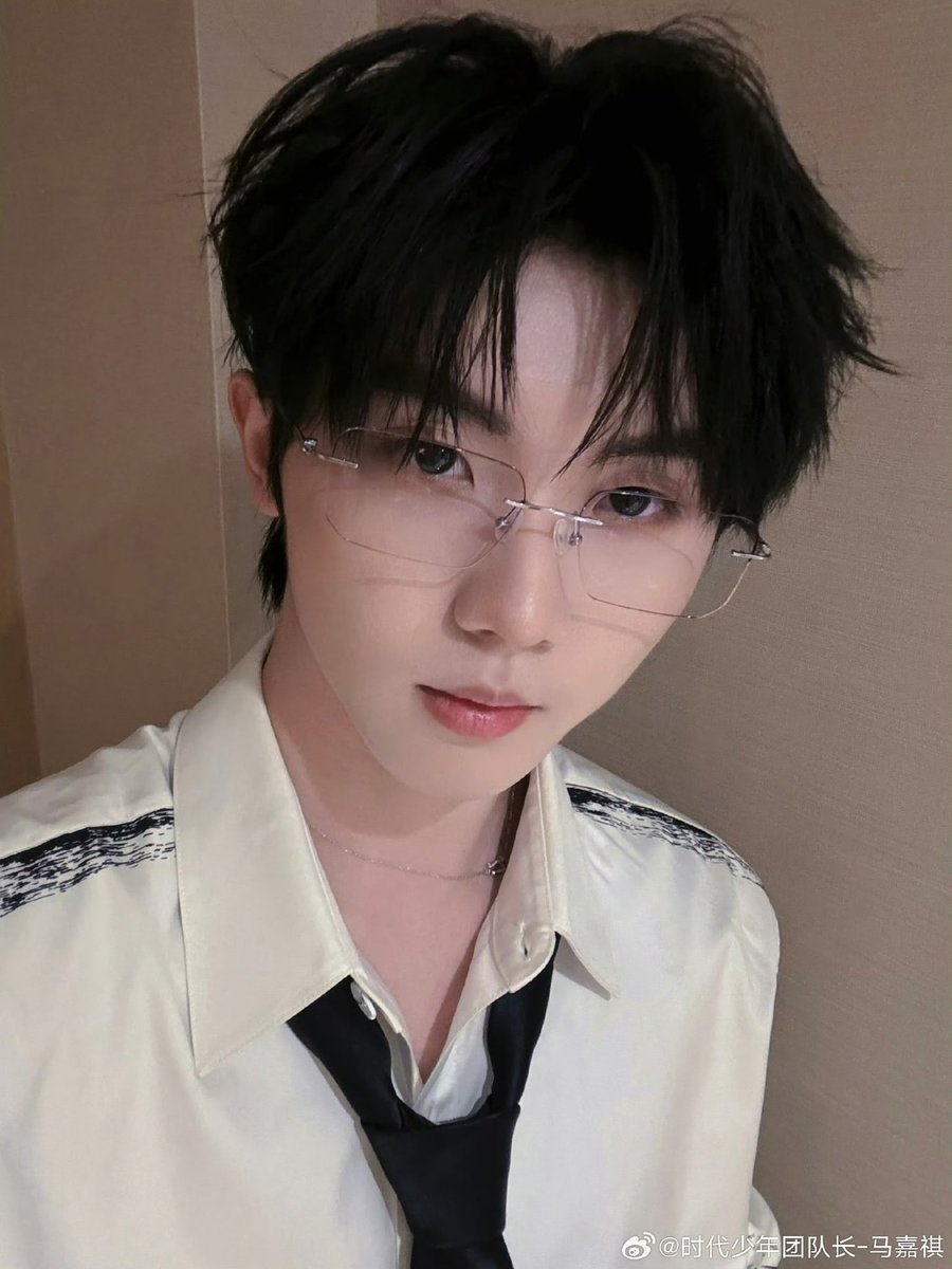 blzxc2's tweet photo. 主人中的主人
他不应该是高中暗恋我的男同学，他就应该是一边上课一边控制我跳蛋的男老师。边犯贱点我站起来回答问题，边偷偷调大跳蛋的档位，看我忍不住了低头偷偷笑，还要板起脸凶我要我下课去他办公室。
其实一进办公室就被老师压着操啦😋 https://t.co/GlQkpCvGPL