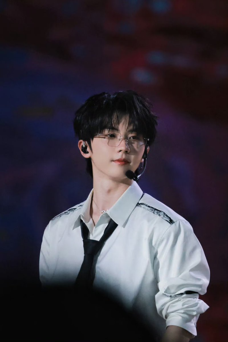 blzxc2's tweet photo. 主人中的主人
他不应该是高中暗恋我的男同学，他就应该是一边上课一边控制我跳蛋的男老师。边犯贱点我站起来回答问题，边偷偷调大跳蛋的档位，看我忍不住了低头偷偷笑，还要板起脸凶我要我下课去他办公室。
其实一进办公室就被老师压着操啦😋 https://t.co/GlQkpCvGPL