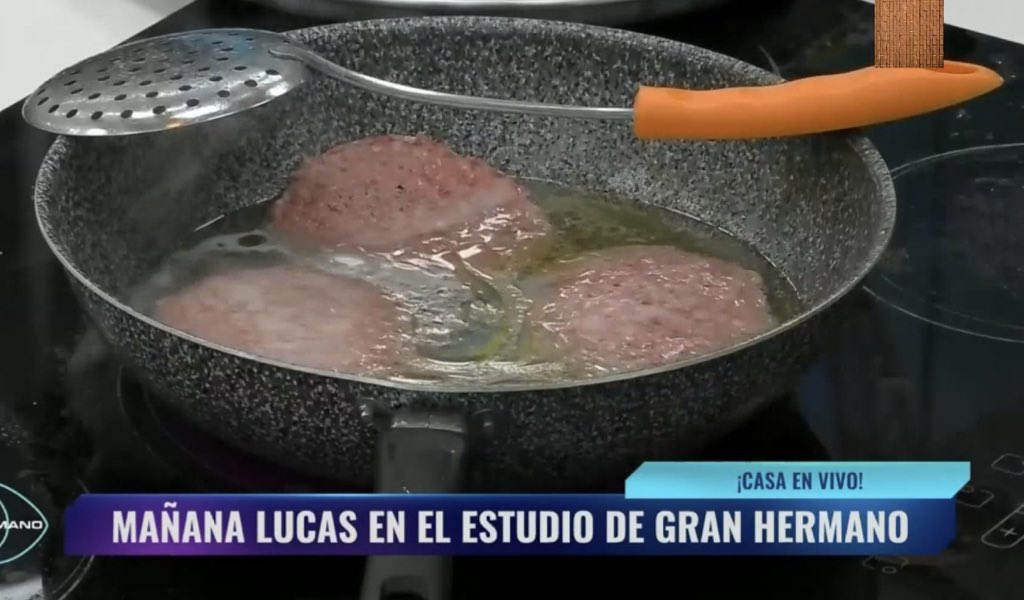 A esta hora Rubén ya habia preparado sus especialidades (kuchen de masa, galletas amasadas, papas cocidas con aceite y hamburguesas al agua con aceite)
#GranHermanoCHV