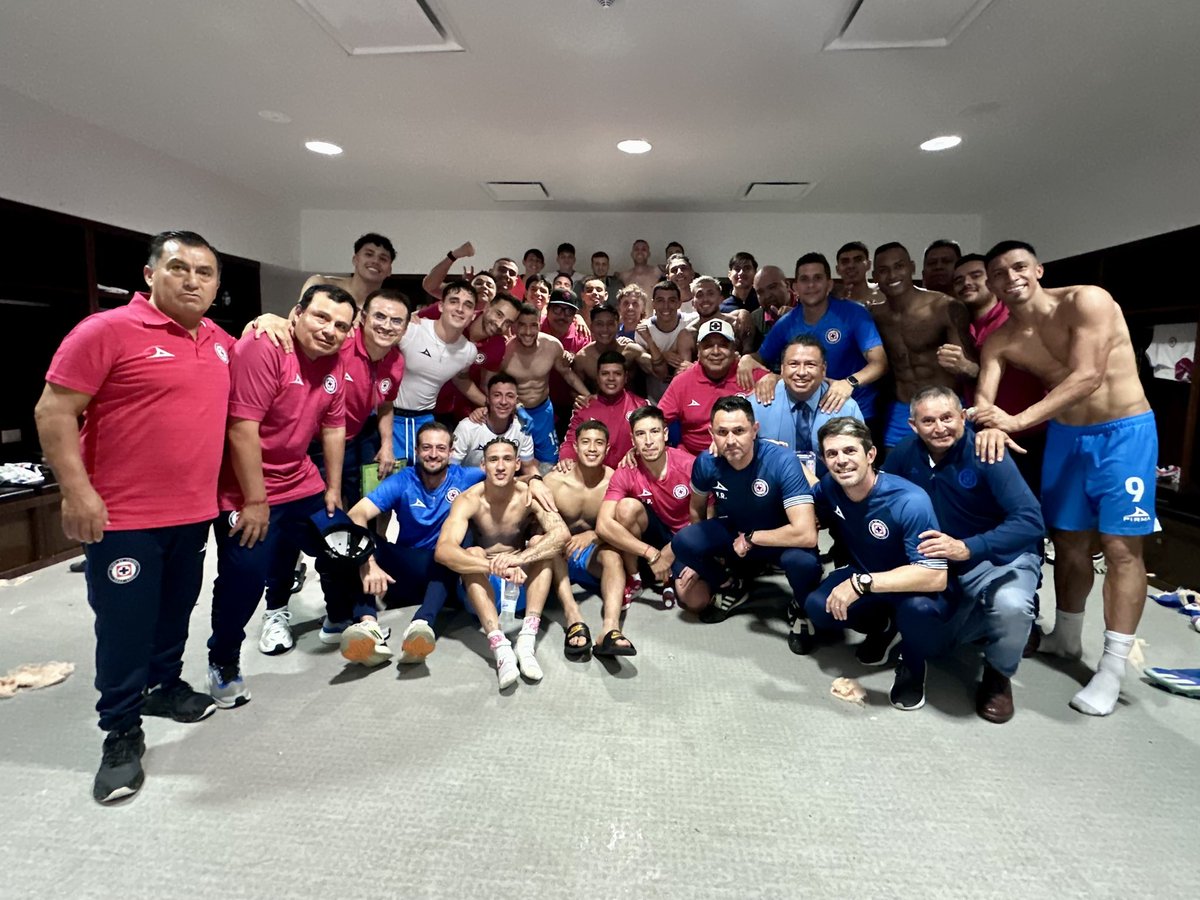TRES PUNTOS MÁS, EQUIPO 💙