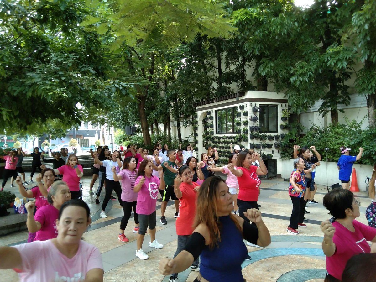 ChiquiCarreon_'s tweet photo. Sunday, It's Zumba day! 

Maganda ang umaga para umindak, magpapawis at mag ZUMBA sa Valenzuela Peoples park. Ito ay libre handog ni Konsehal Chiqui Carreon tuwing araw ng LINGGO 6:30 ng umaga. Indak para sa magandang kalusugan. 🩷 

#CheckSaSerbisyo https://t.co/7yAfpXA8ob