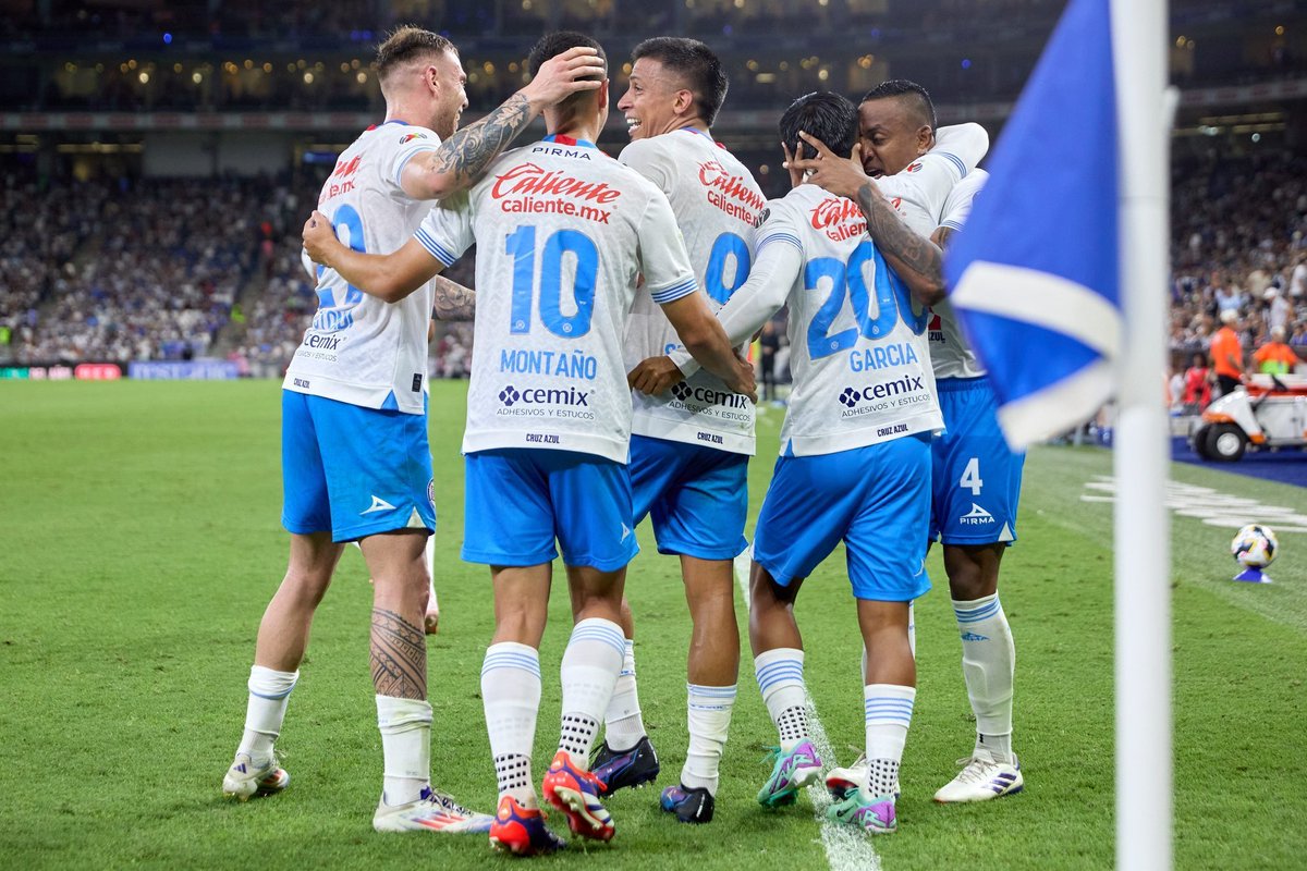 Fut9Oliver's tweet photo. CRUZ AZUL ES EL MEJOR EQUIPO QUE JUEGA EN MEXICO <3 

SE DICE Y NO PASA NADA 

#cruzazul
#LigaMX https://t.co/JmJY56xR3a