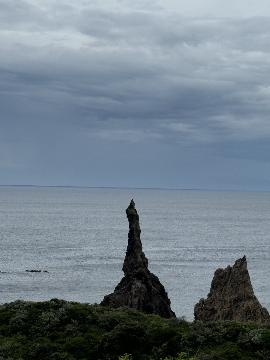 SuccessAge55's tweet photo. 西之島に初上陸、ここは後醍醐天皇が島流しになったり、映画の舞台になったり、ロウソケの形した岩があったり見所満載😁🙏✨

#西之島
#ろうそく岩 https://t.co/QJS15yKvHi