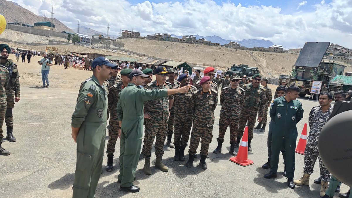 IAF_MCC's tweet photo. As a prelude to Rajat Jayanti of #KargilVijayDiwas, a spectacular display of Defence equipment including Apache Attack Helicopter was organised at Kargil on 13 & 14 Jul 24.
The citizens were enthralled by the array of activities on offer and young ones were highly motivated during interaction with military personnel and pilots.
#KargilVijayDiwas
#25YearsOfKargilVijay