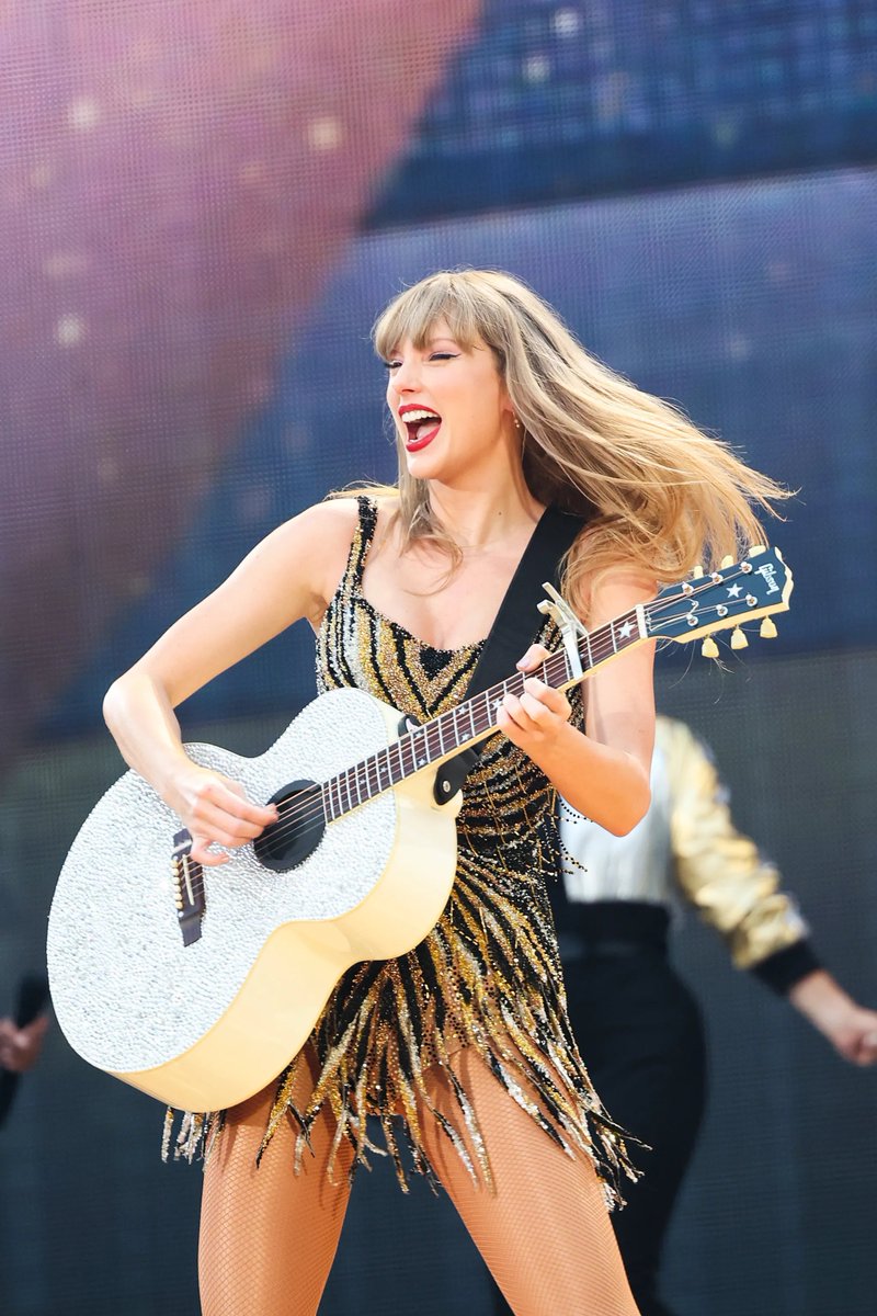 4k_taylorr's tweet photo. #MilanTSTheErasTour https://t.co/jqV5MYYSkQ