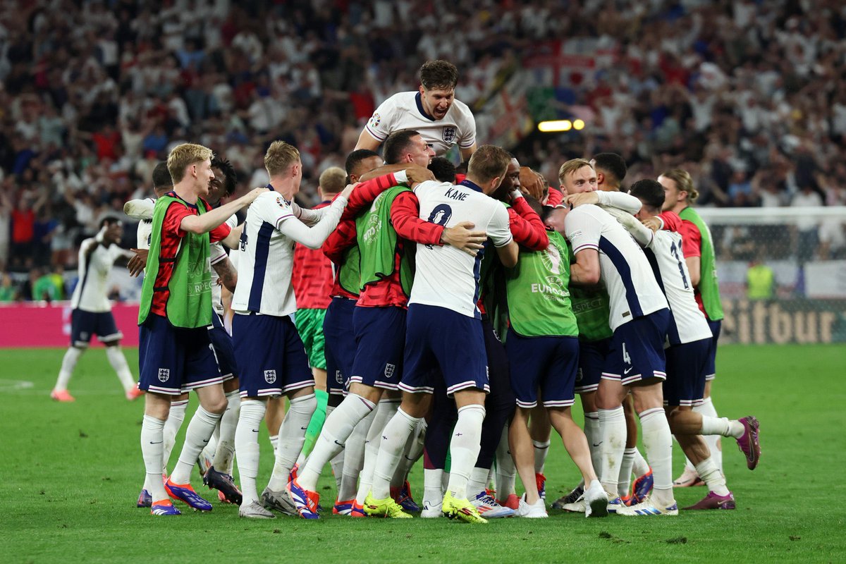 Tonight, Gareth Southgate &amp; his players have the chance of immortality. 

The fans - who have been through so much heartache - could have one of the best nights of our lives. 

I’ve never wanted a team to win a match more.

Come on England, bring it home! 🏆🏴󠁧󠁢󠁥󠁮󠁧󠁿