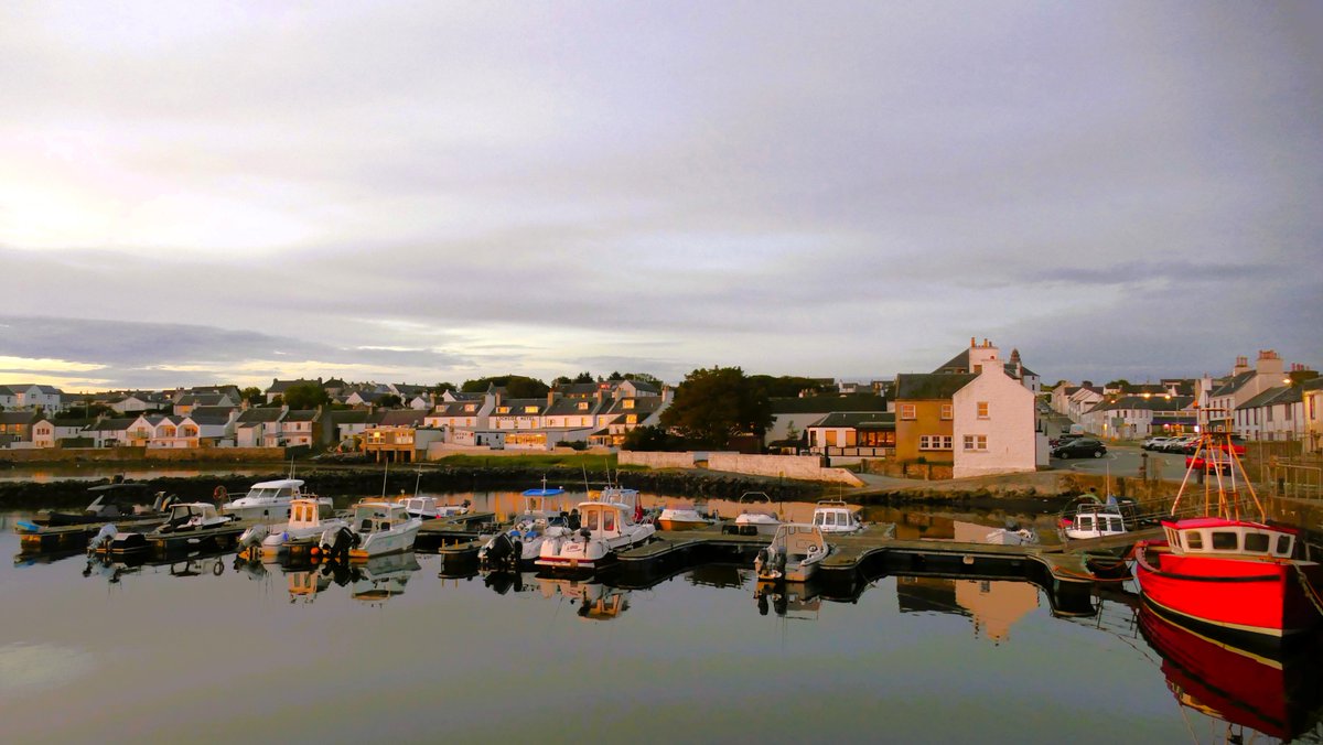 davidliv25's tweet photo. Bowmore early this morning before sunrise. https://t.co/3UaaIjKIRm
