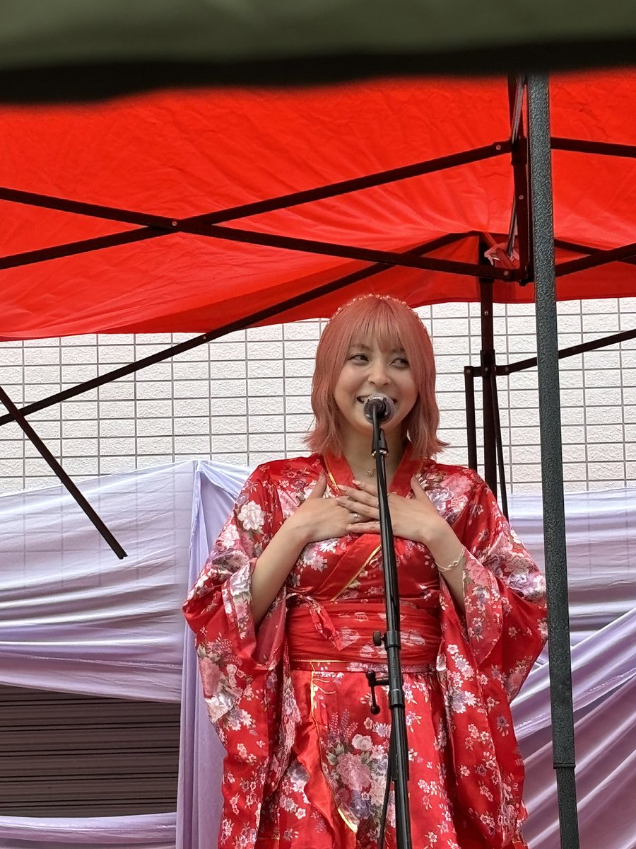 orugafujin's tweet photo. 市川にビールを飲みにきたら可愛い子がステージで踊っていました
#Lihit https://t.co/ApluJ1mYU2