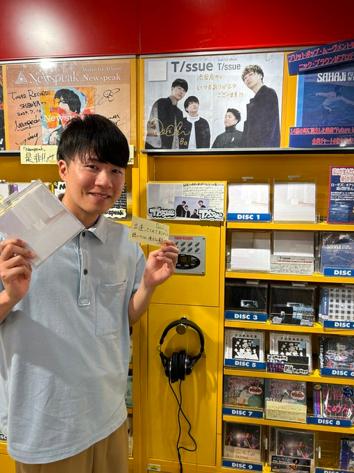 TOWER_Shibuya's tweet photo. 【#タワ渋訪店】
ベスト盤『T/ssue』をリリースした、T/ssueより、Ba.だいちさんにご来店いただきました!!👏

サインとコメントカードは3Fにて掲出中です!

結成10周年の軌跡となる、磨きのかかった一枚!
みなさんももう一度T/ssueに出会ってみてください!💫
(庄) https://t.co/vrhNDbNuol