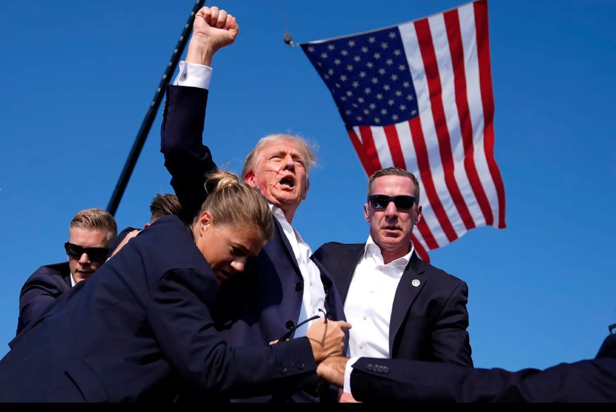 AleAleCali's tweet photo. #PrayingForTrump https://t.co/e6K1Ii4q3a
