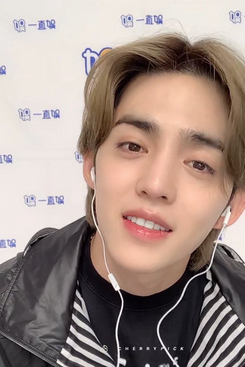 aboutscoups's tweet photo. seungcheol’s faded hair suits him so much https://t.co/v8lDa8hVA1
