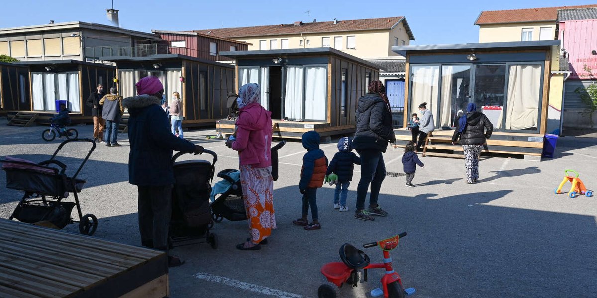 F_Desouche's tweet photo. Lyon : en raison de la forte augmentation des dépenses, la Métropole, présidée par un écologiste, devrait arrêter de prendre en charge de nouvelles personnes dans les centres d’hébergement
 https://t.co/Bup9bXfxDR https://t.co/OB7tuPIWAu