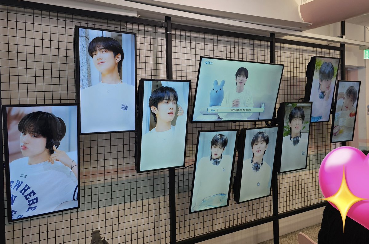 bbaaaaaaaaang's tweet photo. 해피지후데이🎉
지후가 바란 소원들 다 이루어지길 바라
생일축하해💛
#EVNNE #이븐
#박지후 #PARKJIHOO
#SWITCH_OFF_HOO #HAPPY_JIHOO_DAY #박지후_생일카페
#사운드웨이브 https://t.co/dX7MIFpw1T