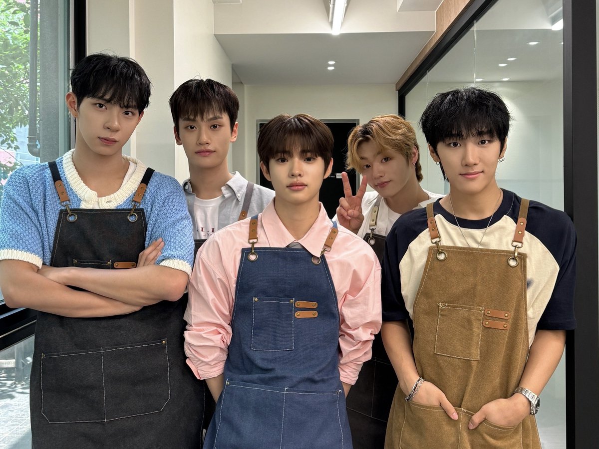 TIOT_NOW's tweet photo. [#스타트_time⏰] 📸
도란도란 모루인형 만들기 🧸 ❣️

#TIOT #티아이오티 
#Kick_START #ROCKTHANG
#김민성 #KIMMINSEOUNG
#금준현 #KUMJUNHYEON
#홍건희 #HONGKEONHEE
#최우진 #CHOIWOOJIN
#신예찬 #SHINYECHAN https://t.co/erY0bq76fg