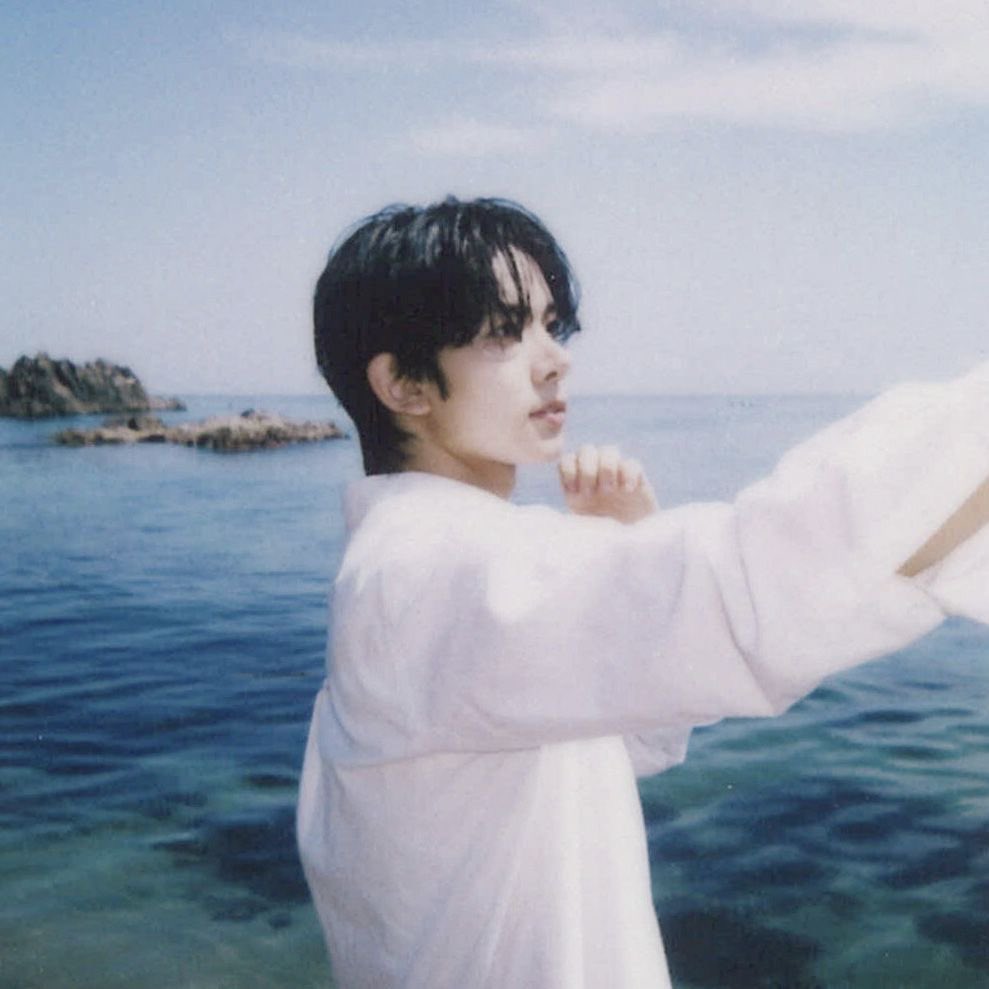 ⠀
ยามฟ้ามืดไร้แสงส่องทาง และยามฟ้าสางสว่างส่องสดใส 
⠀
หมดทั้งใจมีไว้ให้เธอเท่านั้น
 แม้ทั้งโลกทะลายแหลกลงไป 
⠀
ใจนี้ยังรอคงรอวันที่เรา หวนกลับมาพบกัน 
เรากลับมารักกัน ยิ้มได้เหมือนเก่า
⠀