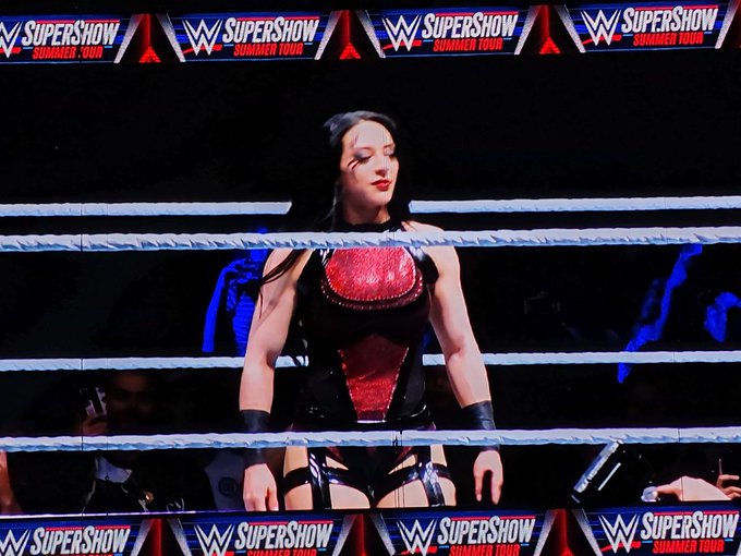 hi5_wrestling's tweet photo. #WWEMexicoCity Results:
Sami Zayn def Chad Gable
Liv Morgan def Shayna Baszler
Rey Mysterio & Dragon Lee def Carlito & Dominick
Bayley def Bianca Belair
Damian Priest def Jey Uso
Stephanie Vaquer def Isla Dawn
#Bloodline def Orton, Knight & Andrade
Cody Rhodes def Santos Escobar https://t.co/aR3d4ycRWN