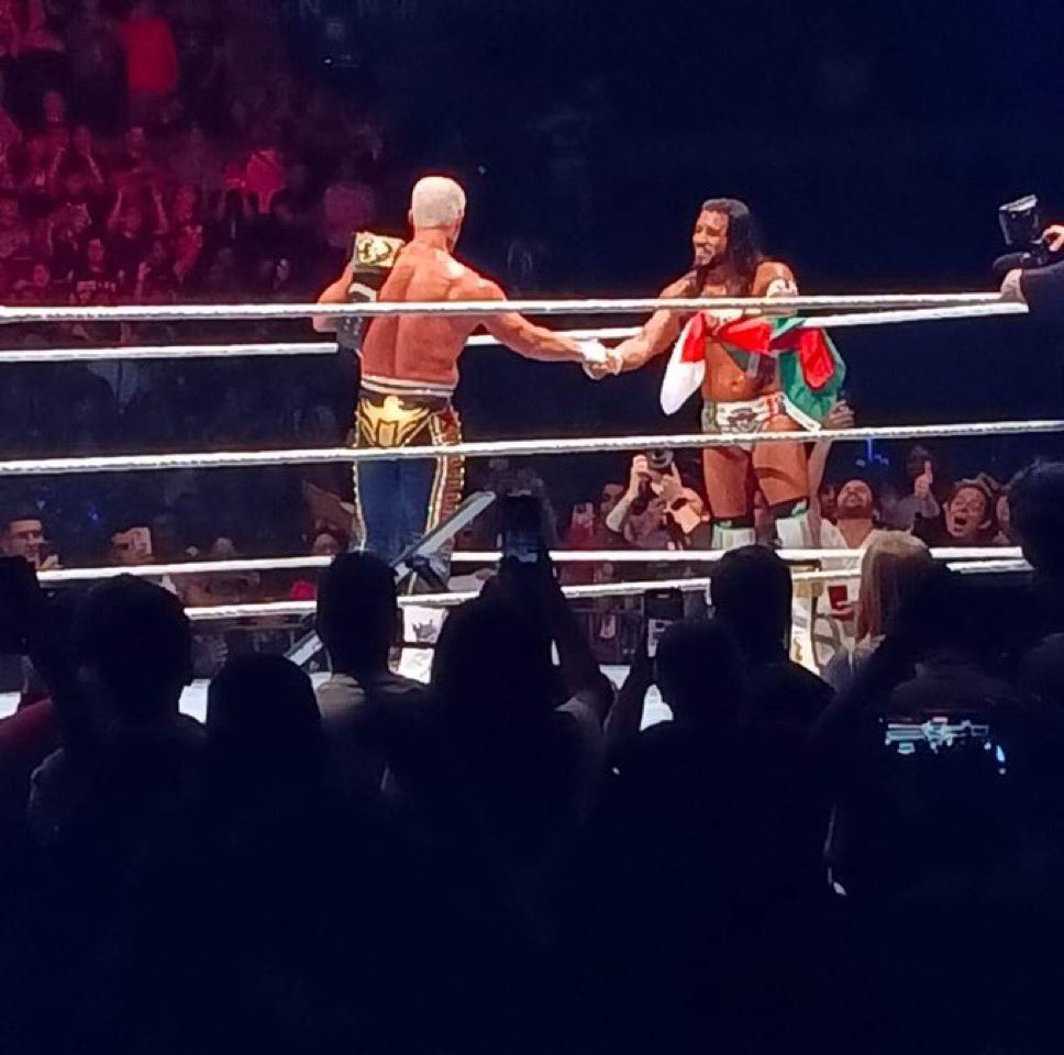 hi5_wrestling's tweet photo. #WWEMexicoCity Results:
Sami Zayn def Chad Gable
Liv Morgan def Shayna Baszler
Rey Mysterio & Dragon Lee def Carlito & Dominick
Bayley def Bianca Belair
Damian Priest def Jey Uso
Stephanie Vaquer def Isla Dawn
#Bloodline def Orton, Knight & Andrade
Cody Rhodes def Santos Escobar https://t.co/aR3d4ycRWN