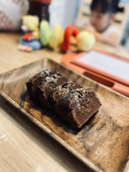 幼馴染が子供3人連れて、うちに遊びに来たので✨ 久しぶりにケーキを焼いた🧁 https://t.co/p6n1skUGkh