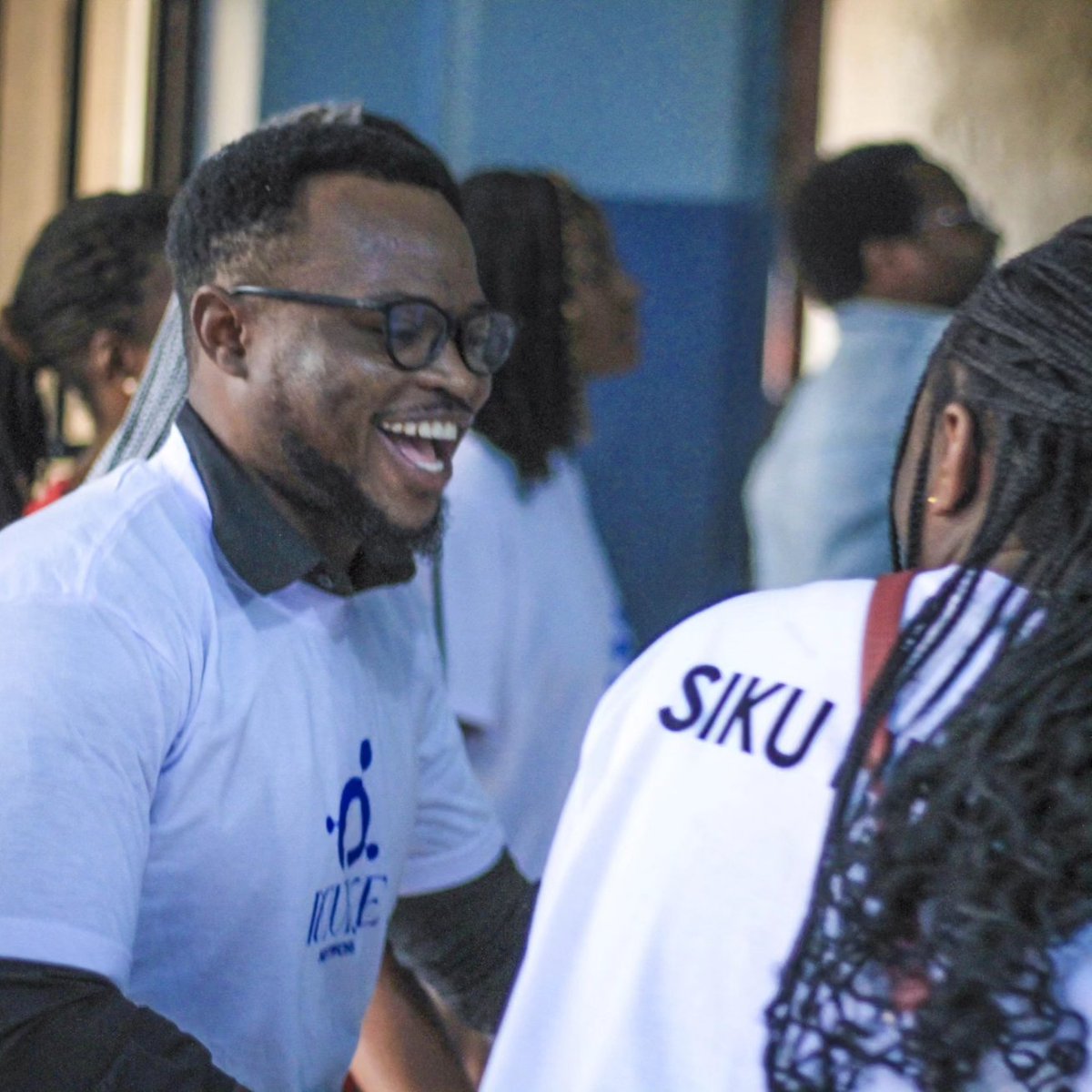 Retour en images de nos échanges artistiques avec les orphelins de l'orphelinat Amour.
Chaque enfant est un artiste, une vérité que nous avons pleinement expérimentée lors de nos interactions avec ces jeunes filles 
#vispourlesautres
#plusjamaisseuls
#orphelinssupport