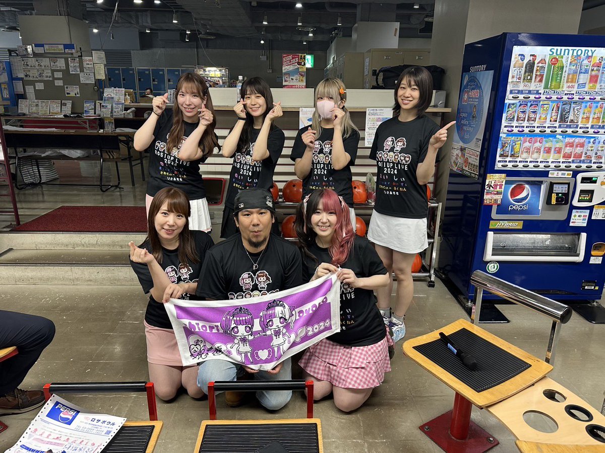 ROSIUP1's tweet photo. ハウスボール大会も満員御礼❣️
沢山のご参加ありがとうございました✨
このあとはいよいよライブです🎤
限定グッズも販売いたします！！
会場でお待ちしております🌹 https://t.co/zxmNKdqID8