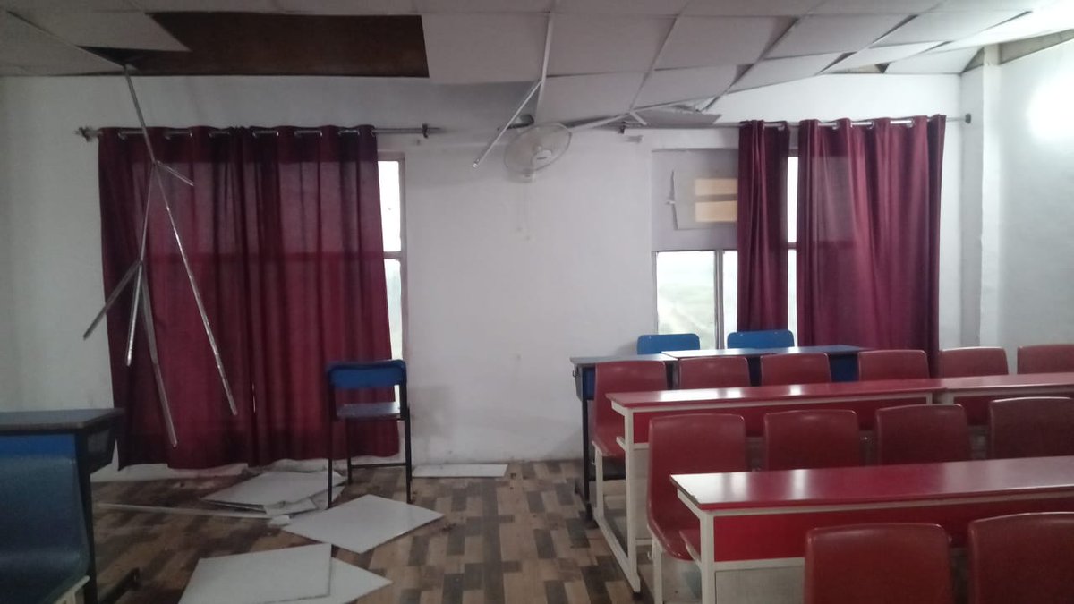shubhneetkang's tweet photo. Struggling to keep the only lecture theatre conditions under control—how can we trust that the same college will handle our future and make us doctors?
#wmcbandkaro
#savefuturedoctors https://t.co/zlF9yl4W28