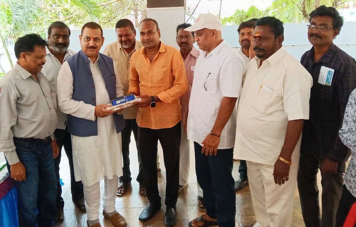 consumercases's tweet photo. Press meet and interaction with the public on consumer issues at Kakinada district of Andhra Pradesh State 

@aajtak @blvermaup @hd_kumaraswamy @jagograhakjago @JoshiPralhad @naralokesh @ncbn https://t.co/5jtuOKWev3