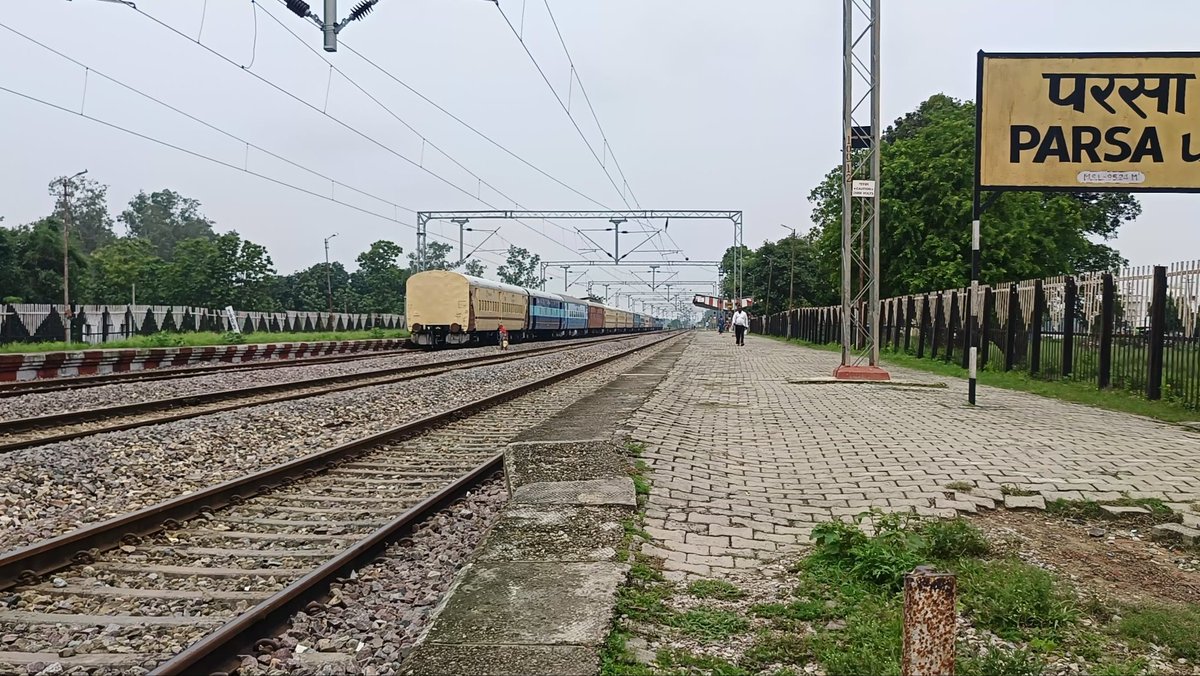 ankursinghsrine's tweet photo. यात्रियों के सुविधा के लिए यूपी के सिद्धार्थनगर जिले के परसा स्टेशन के जर्जर मार्ग वा ओवरब्रिज का भी ध्यान दिया जाए
@drmljn @RailMinIndia @RailwaySeva @AshwiniVaishnaw @PiyushGoyalOffc @jagdambikapalmp @VinayVermaMLA @CMOfficeUP @narendramodi @dmsid1 @Cdosid1 @ANI @UPGovt https://t.co/pUhNrXq5Bn