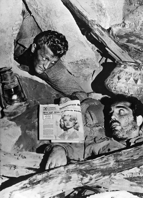 #タイトルに地獄が入っている映画 
地獄の英雄 1952年
ビリー・ワイルダー監督
アマプラでようやく観れた
今にも通ずる過激なマスコミ報道の過熱ぶりを
見事に描いてあって戦慄する(溜息) 