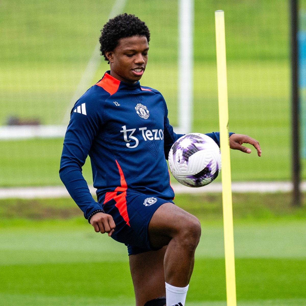 ManUtd's tweet photo. A welcome return to Carrington for @TyrellMalaciia 💪

Our left-back is continuing the hard work on his individual fitness programme ⬇️

#MUFC