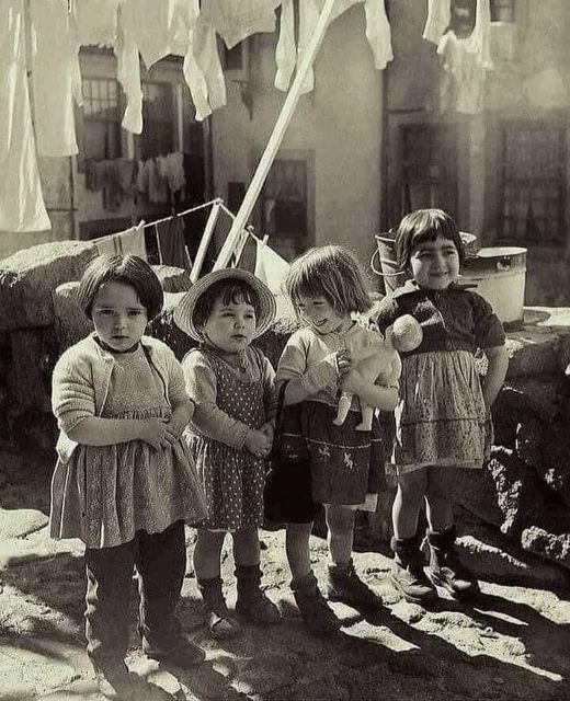 ¿Cómo hizo nuestra generación para sobrevivir a los alimentos con lactosa?
¿Cómo hemos podido crecer sin productos homogeneizados, sin suplementos, ni multivitamínicos?
¿Cómo hemos vivido sin Coca cola Cero, Red Bull, aperitivos?...