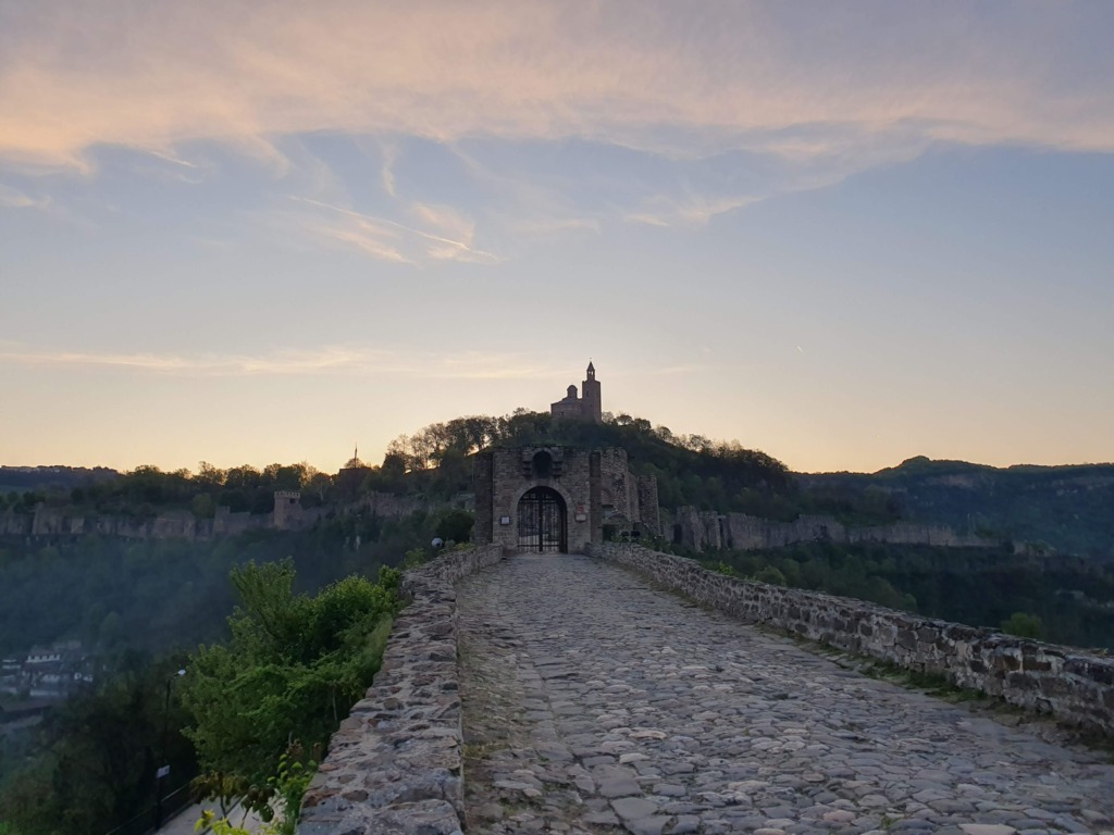 RJonTourUK's tweet image. Veliko Tarnovo is a historic place to visit in central Bulgaria, and it is very interesting. The 2 fortresses, food, and scenery were pretty special...

rjontour.com/veliko-tarnovo…

#TravelInspiration #Bulgaria #backpacker