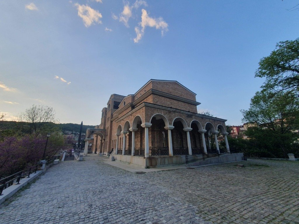 RJonTourUK's tweet image. Veliko Tarnovo is a historic place to visit in central Bulgaria, and it is very interesting. The 2 fortresses, food, and scenery were pretty special...

rjontour.com/veliko-tarnovo…

#TravelInspiration #Bulgaria #backpacker