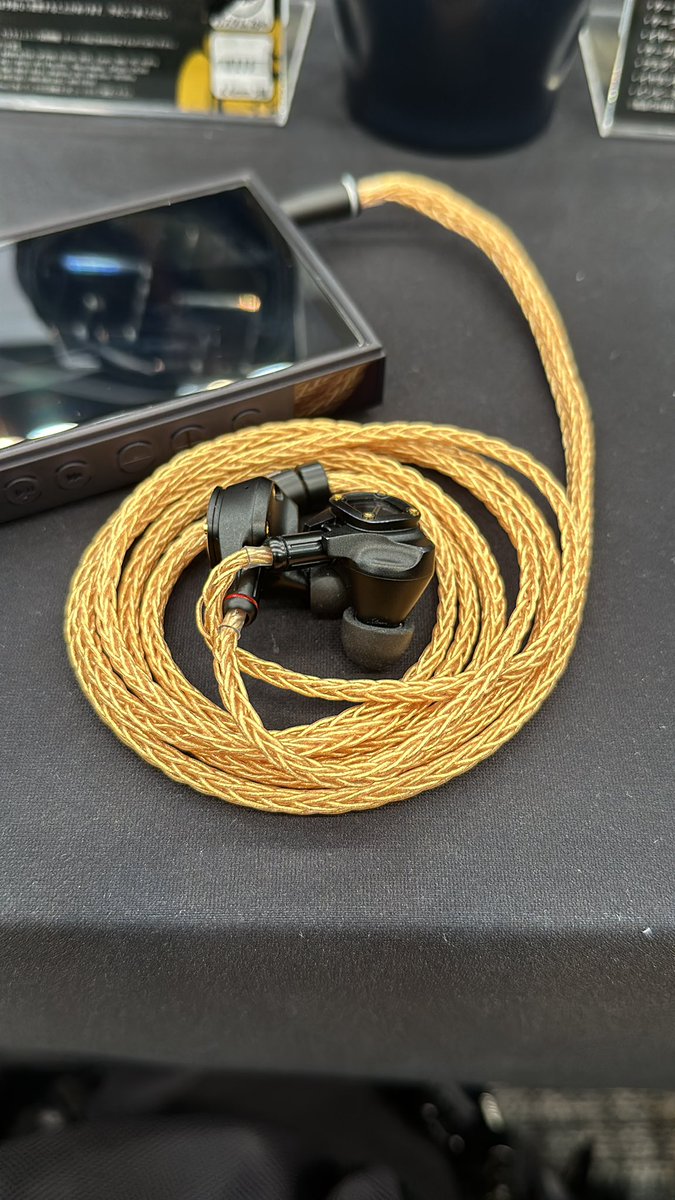 Chrono_core16's tweet photo. 写楽極　参考出品のやつ。
pentaconn ear のコネクタのもの欲しい…
待つかな。

#NOBUMAGALabs #リケーブル https://t.co/UveHC3vKkE