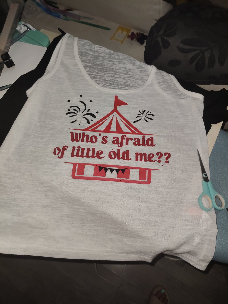 mavisaleroburga's tweet photo. @taylorswiftbr Algo me decía que tenía que hacer está camiseta https://t.co/a3eF1qB3gZ