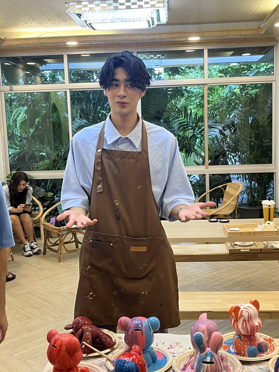 Shen_Xi_shen's tweet photo. 🐺💙HAPPY BIRTHDAY VIEW💙🐺VIEW painter descends🖌🖼

I could color the bear with VIEW🐺
I am happy to spend a lot of time with him.I'm so shy to talk😭
We need to use a translater🤣

VIEWと熊の色を塗るアクティビティをしたよ‼️
たくさんは話せなかったけど、楽しい時間を過ごせて嬉しかった( ・∇・)Arigatouna💙

Thanks:@VTHANATHORN_OFC 

#Playboyytheseries #เล่นจนเป็นเรื่อง
#vthanathorn #THANATHORNBUNS 
 #HBDBoatViewChillDay